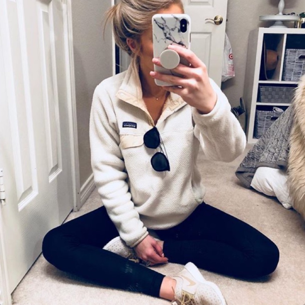Women's Patagonia white Re-Tool Fleece Pullover.